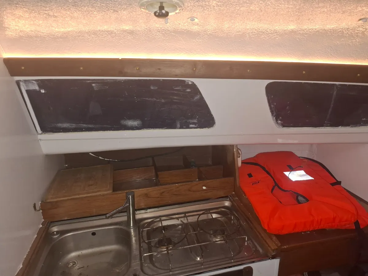 Polyester Sailboat Compromis 850AK