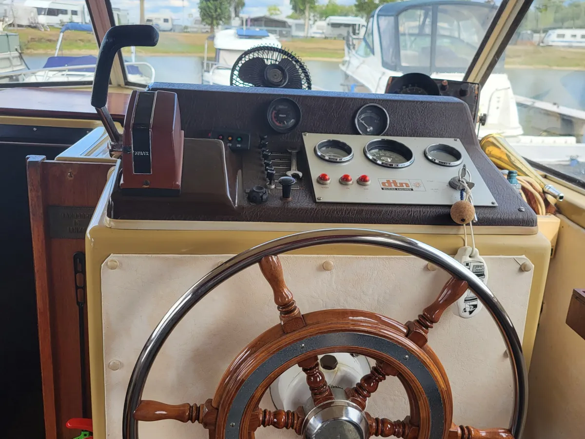 Polyester Motorboat Polaris Manta HT
