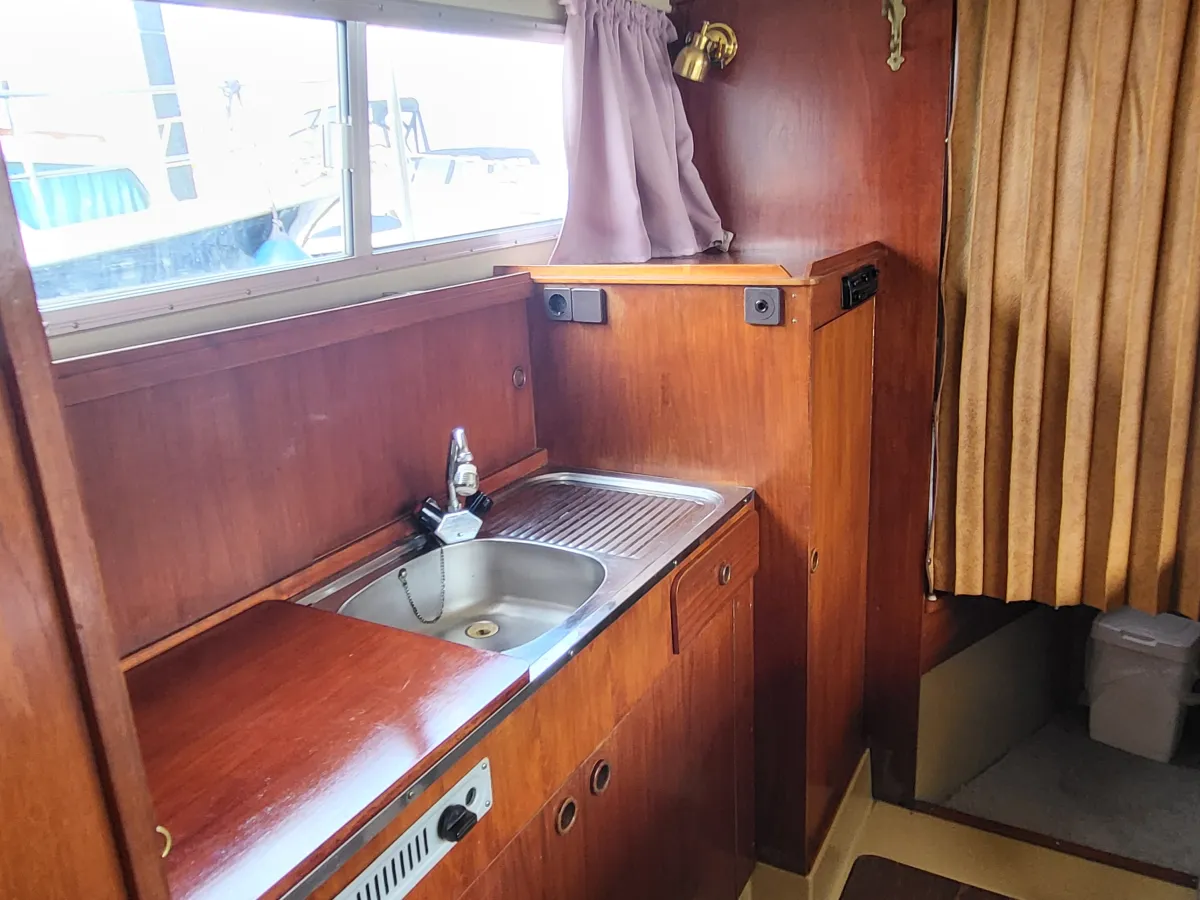 Polyester Motorboat Polaris Manta HT