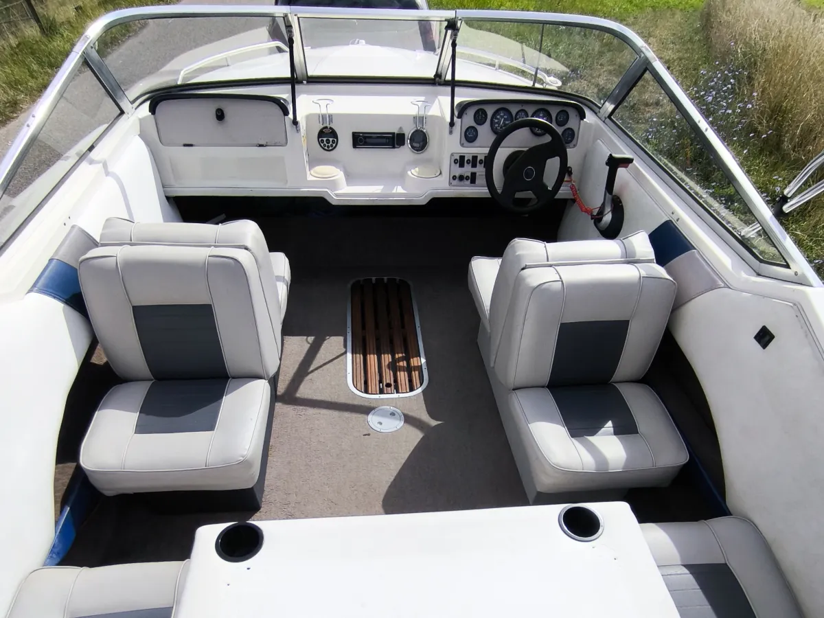 Polyester Speedboat Regal 176SC