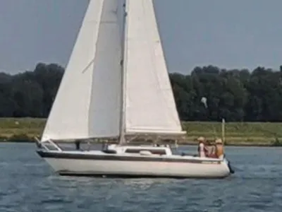 Polyester Sailboat Comet 910 Photo 1