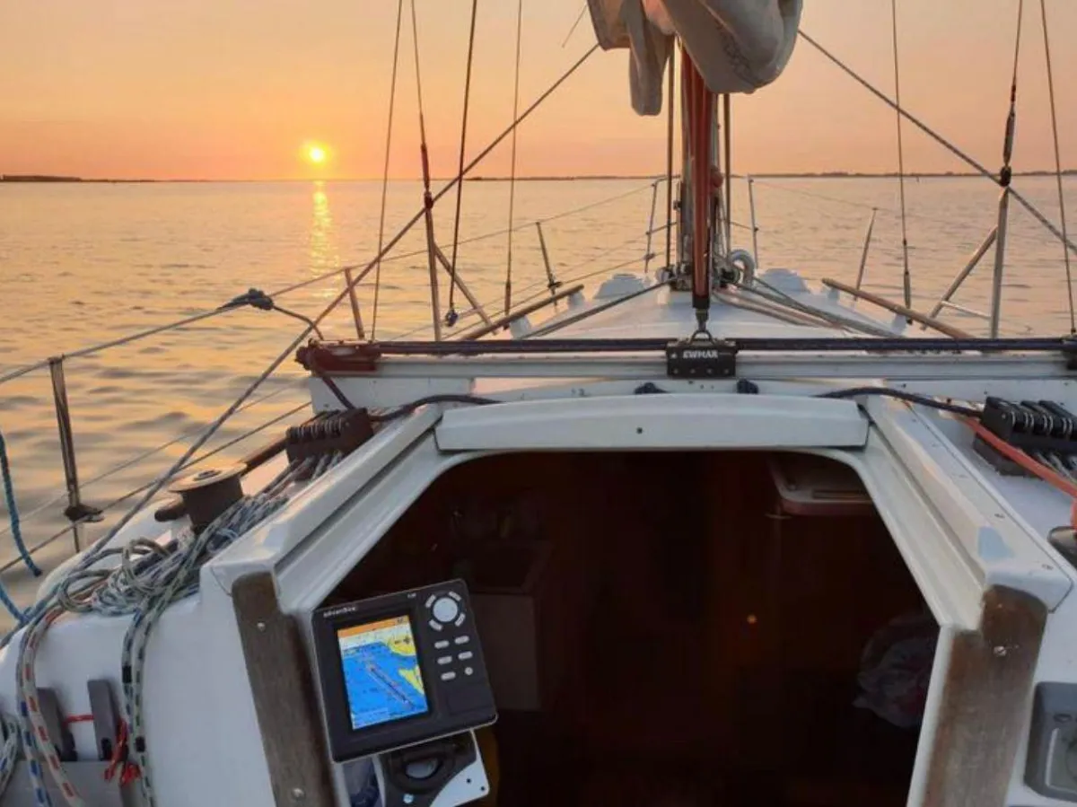 Polyester Sailboat Comet 910