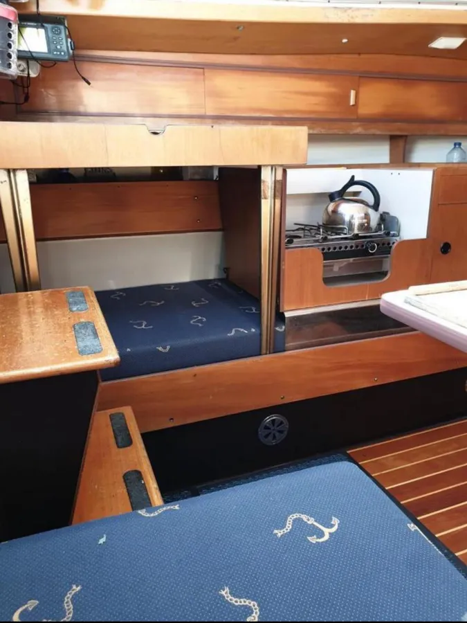 Polyester Sailboat Comet 910