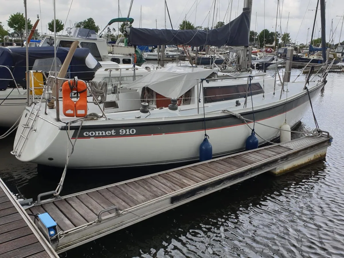 Polyester Sailboat Comet 910