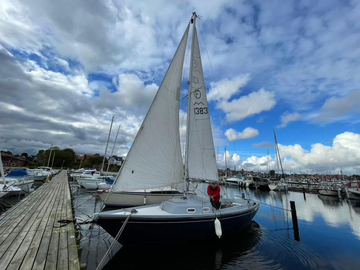 Polyester Sailboat Shipman 28