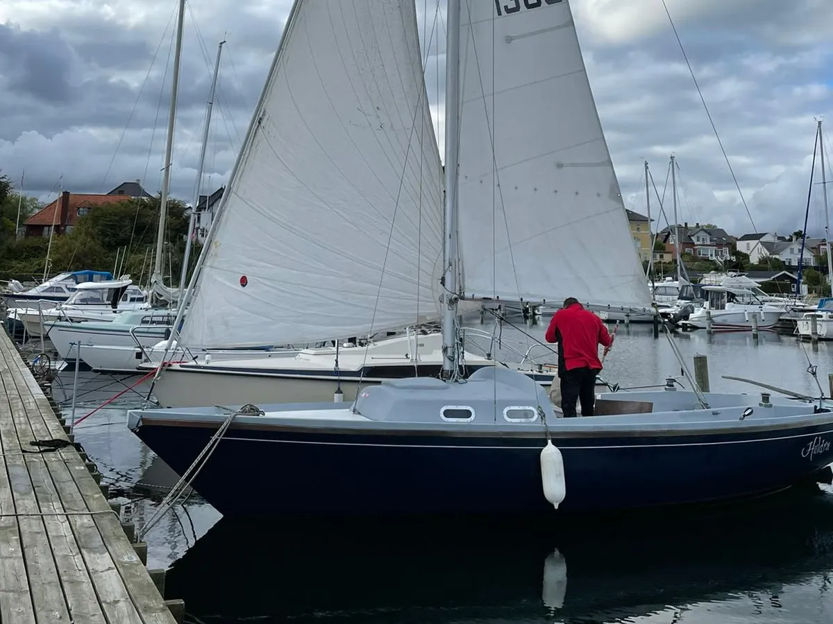 Polyester Sailboat Shipman 28