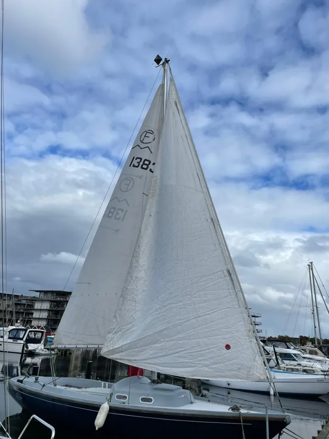 Polyester Sailboat Shipman 28