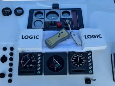 Steel Motorboat Vri-Jon Contessa 37E Photo 8