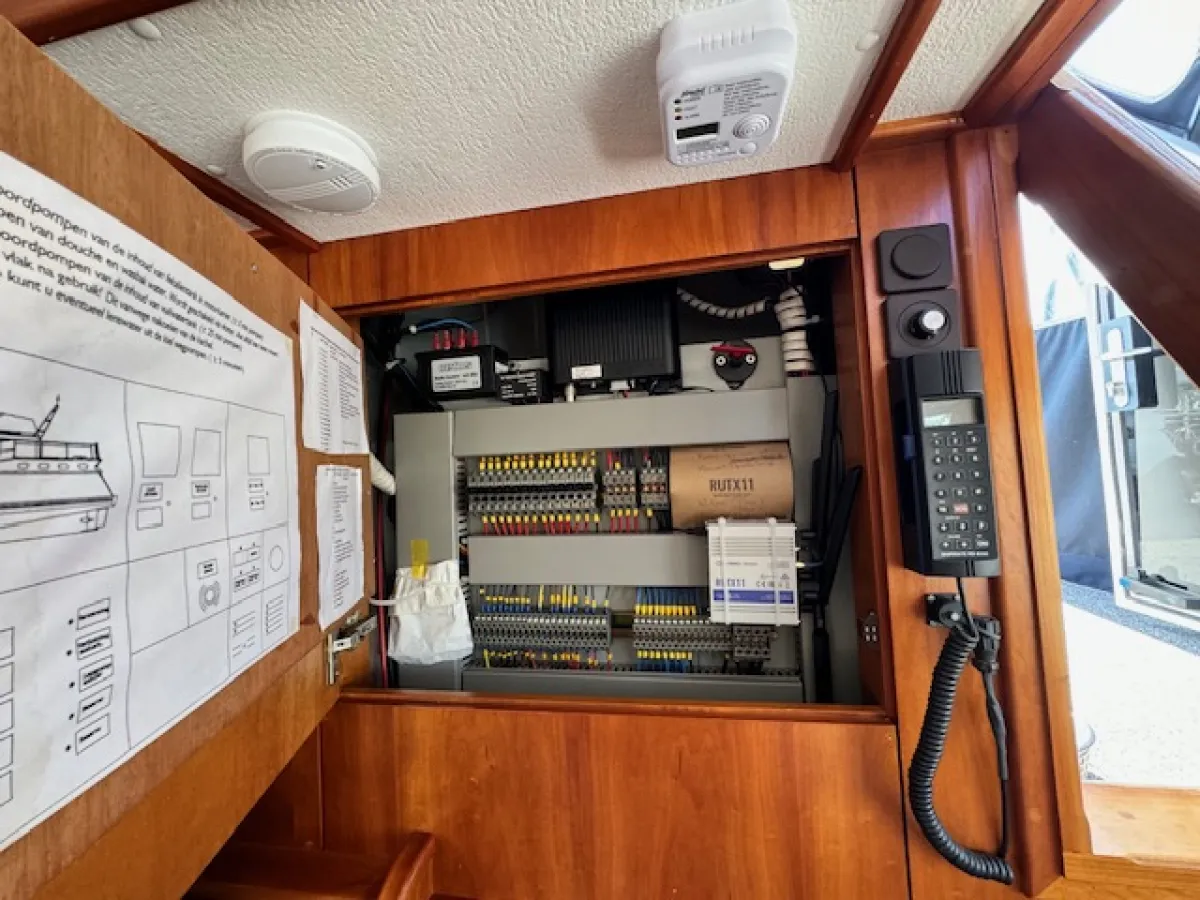 Steel Motorboat Vri-Jon Contessa 37E