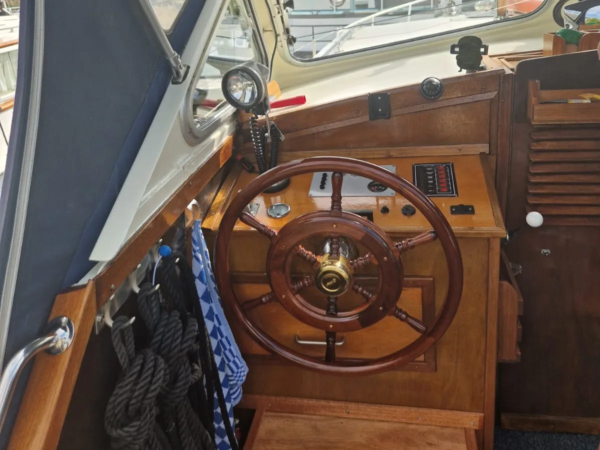 Steel Motorboat Valk kruiser Sport 10.50