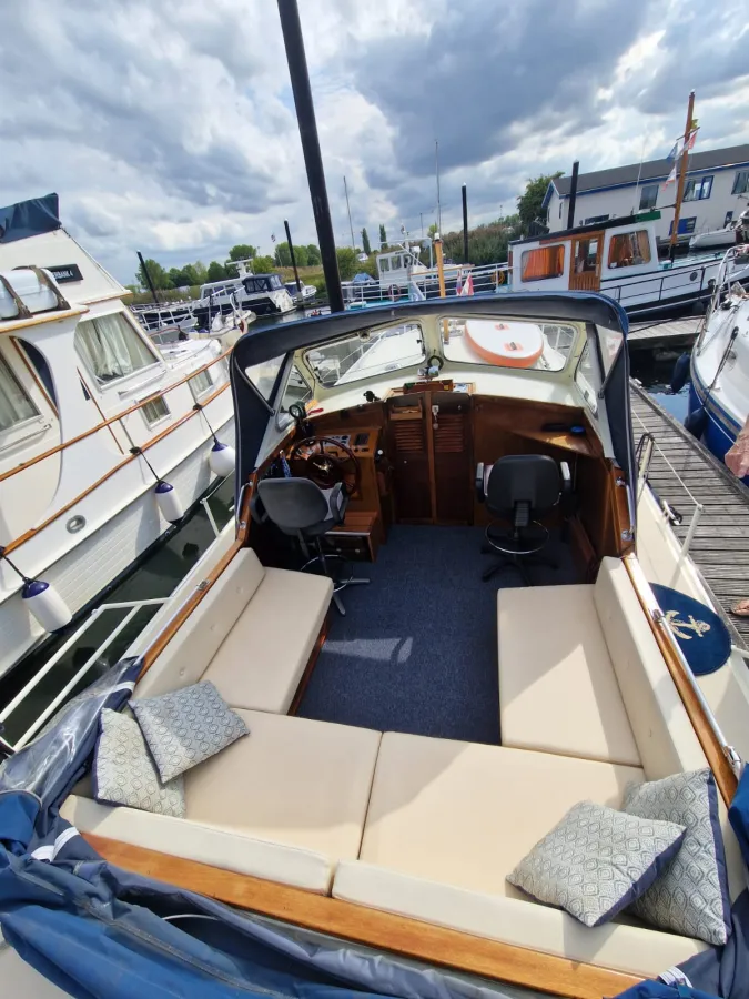 Steel Motorboat Valk kruiser Sport 10.50