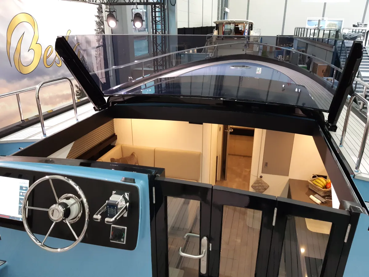 Staal Motorboot Besla 1100