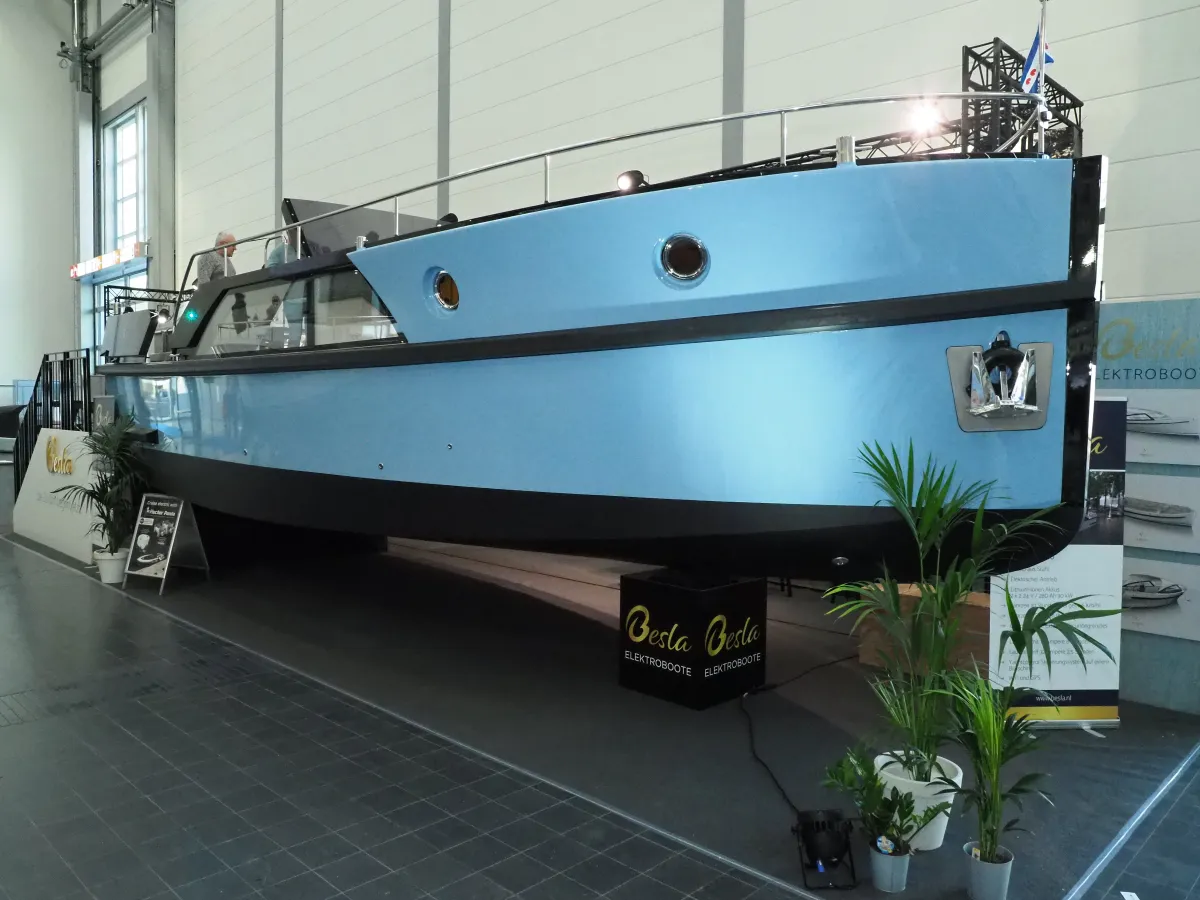 Staal Motorboot Besla 1100