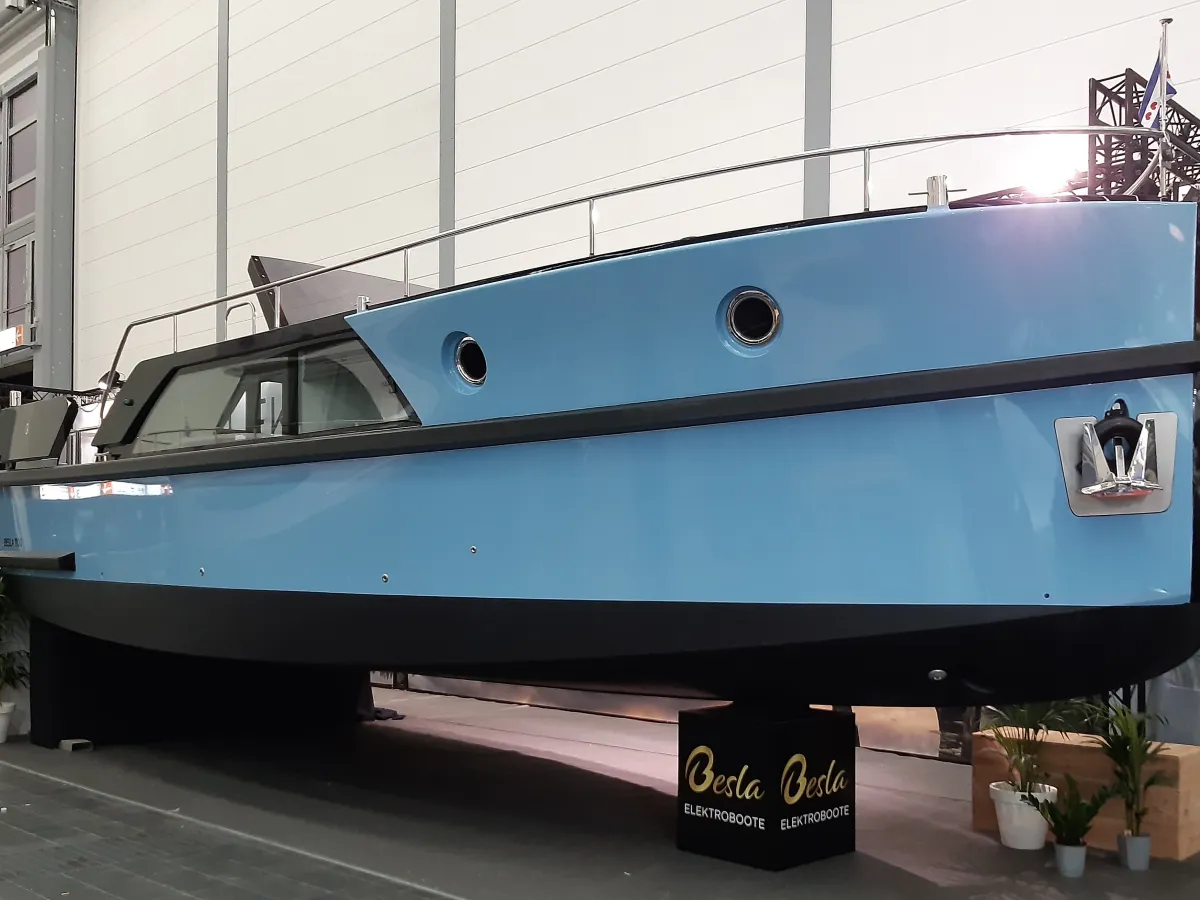 Staal Motorboot Besla 1100