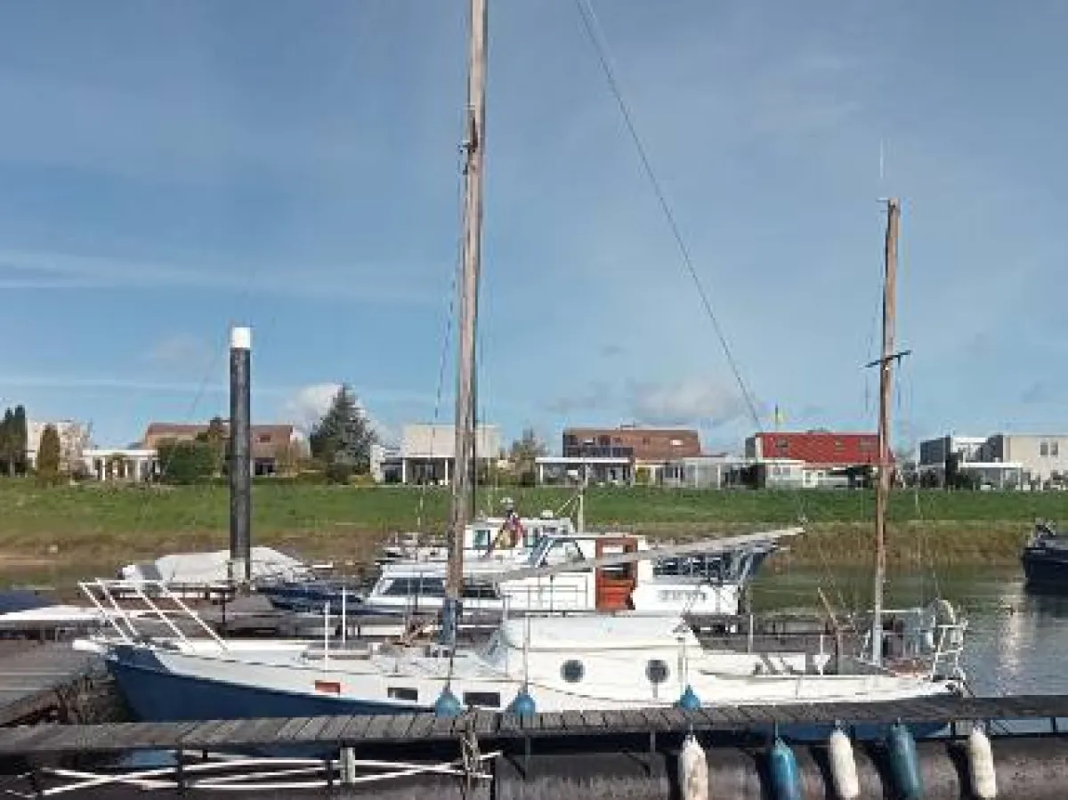 Steel Sailboat Pieter Beeldsnijder Gouwzee