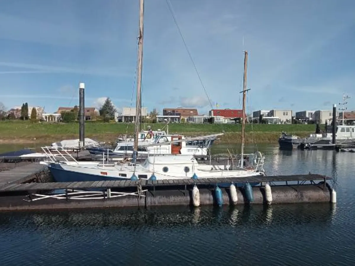 Steel Sailboat Pieter Beeldsnijder Gouwzee