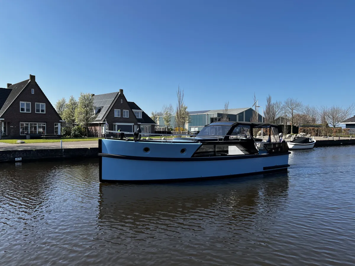 Staal Motorboot Besla 1100