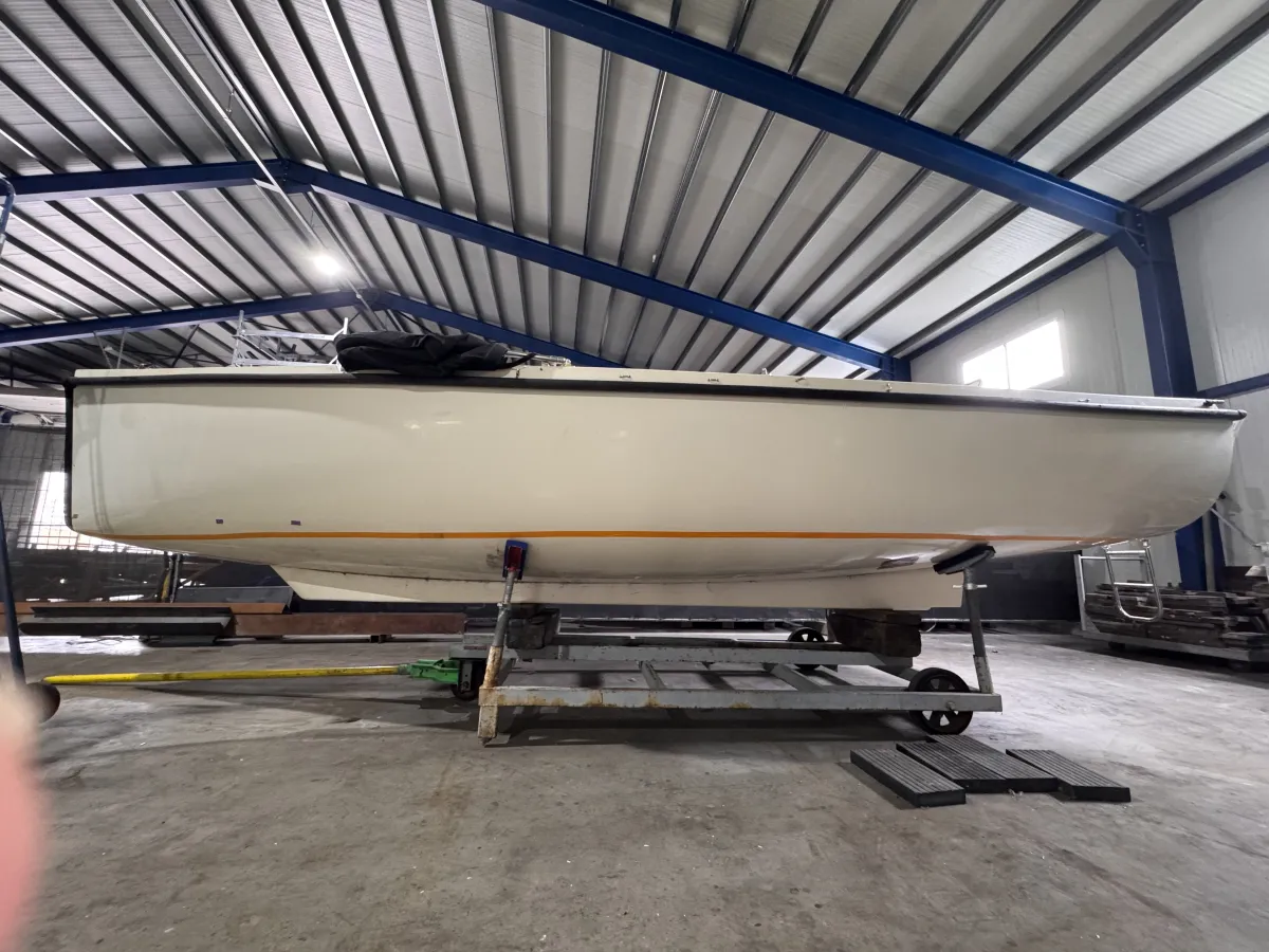 Polyester Sloop Enduro 690