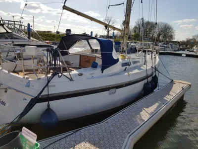 Polyester Sailboat Contest 31 HT AC Photo 3