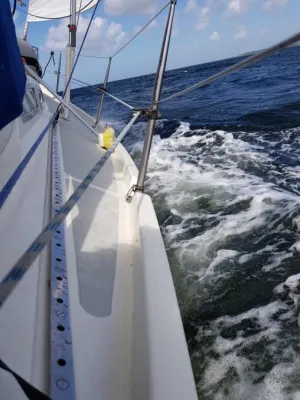 Polyester Sailboat Contest 31 HT AC Photo 18
