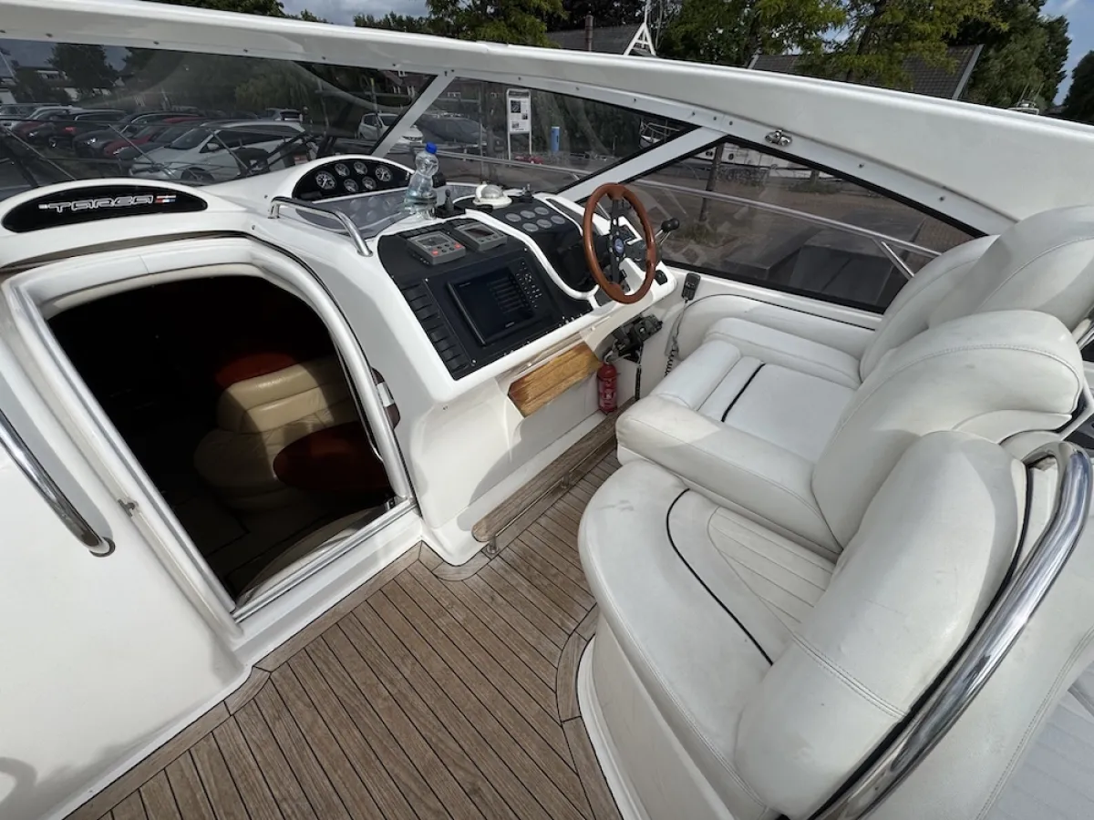Polyester Motorboat Fairline Targa 43