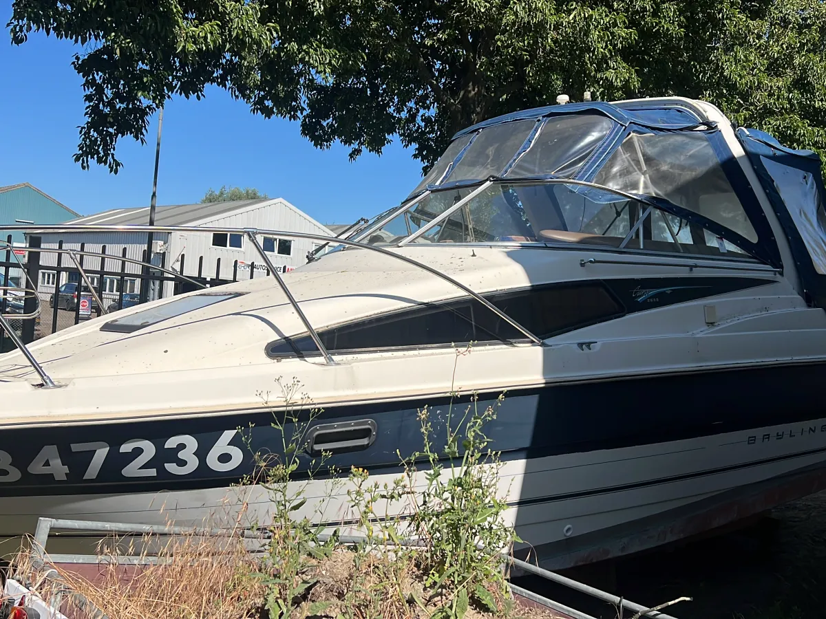 Polyester Budgetboot Bayliner 2655