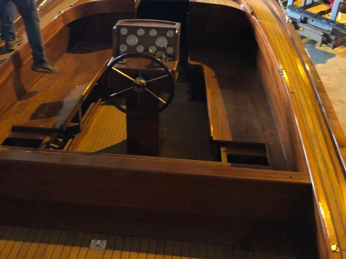 Wood Speedboat Beaver Sundeck 27