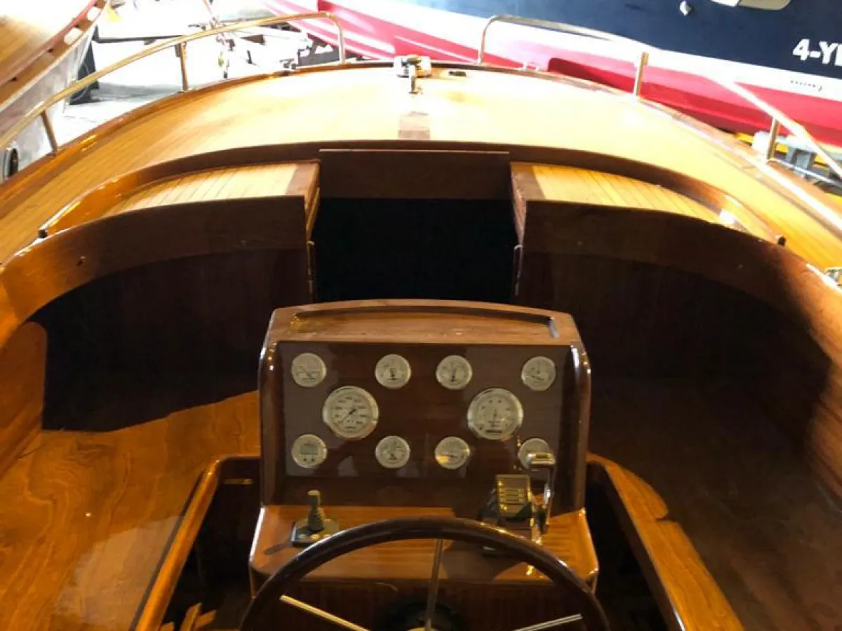 Wood Speedboat Beaver Sundeck 27