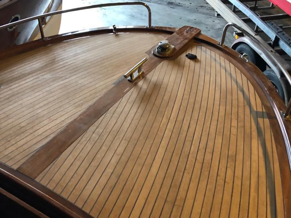 Wood Speedboat Beaver Sundeck 27