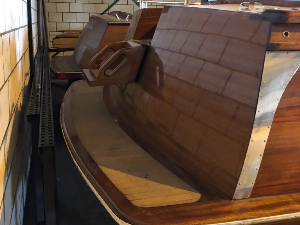 Wood Speedboat Beaver Sundeck 27