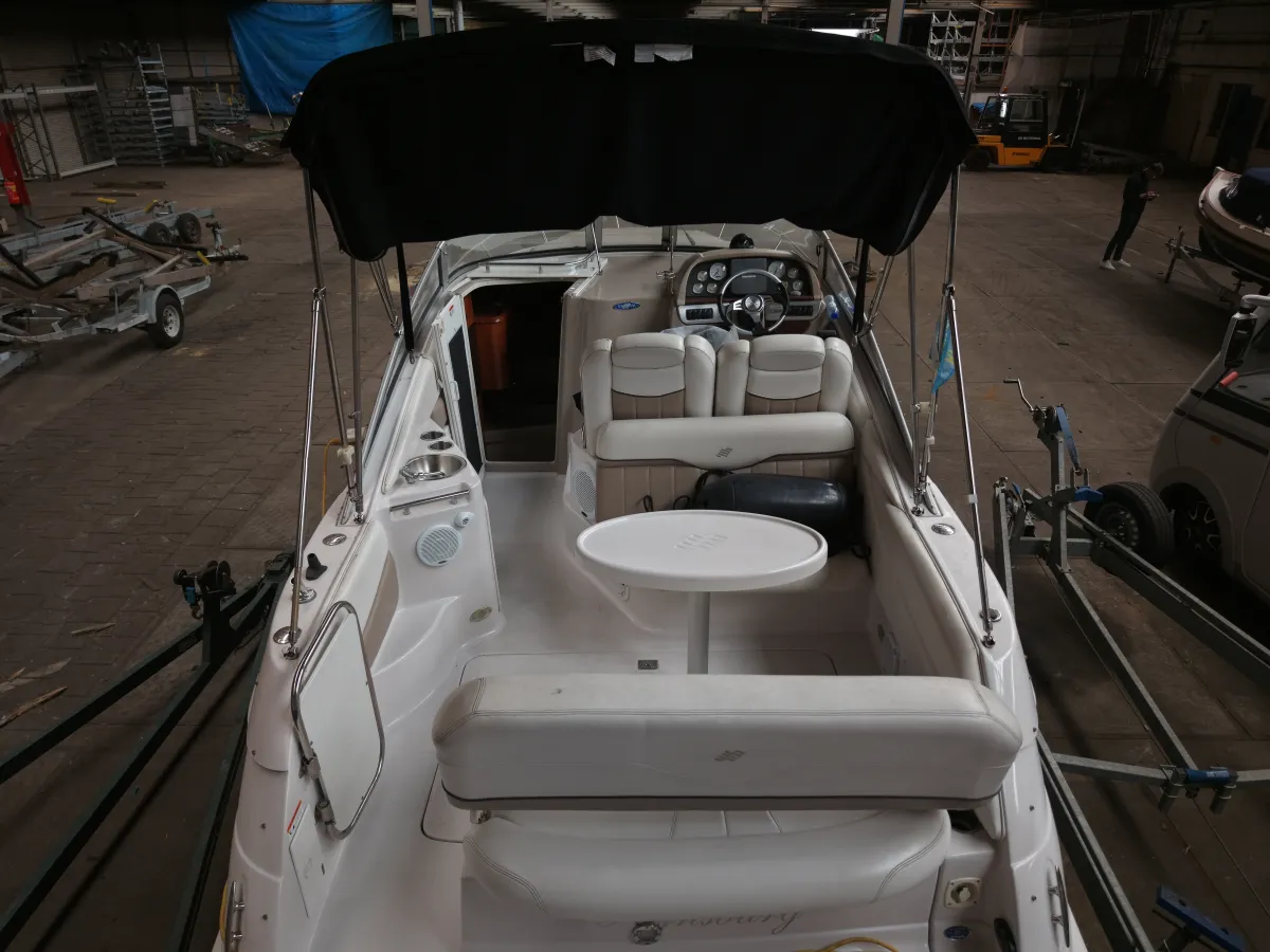 Polyester Speedboot Four Winns Vista 258