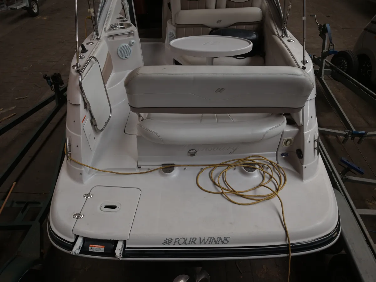 Polyester Speedboot Four Winns Vista 258