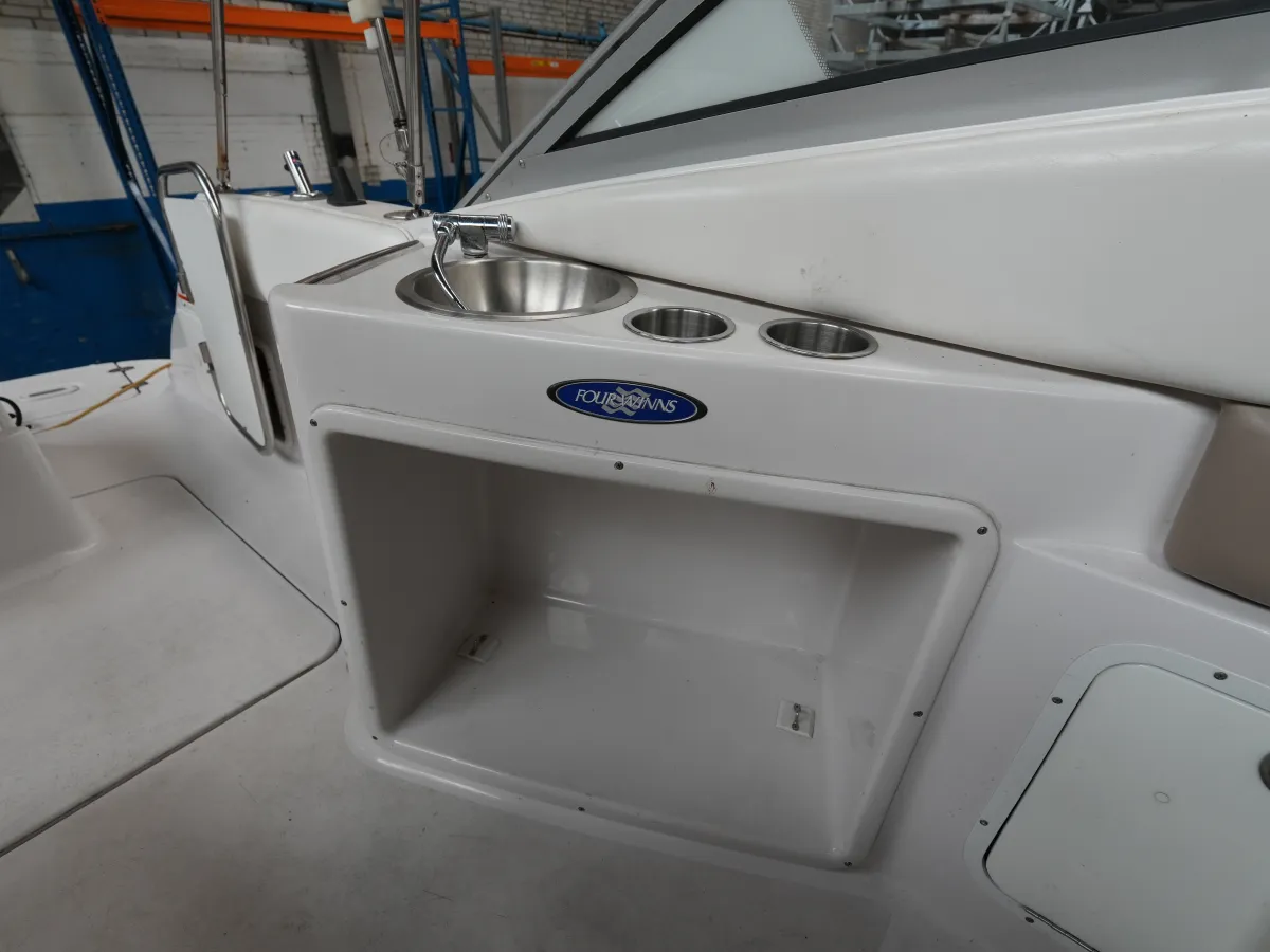 Polyester Speedboot Four Winns Vista 258