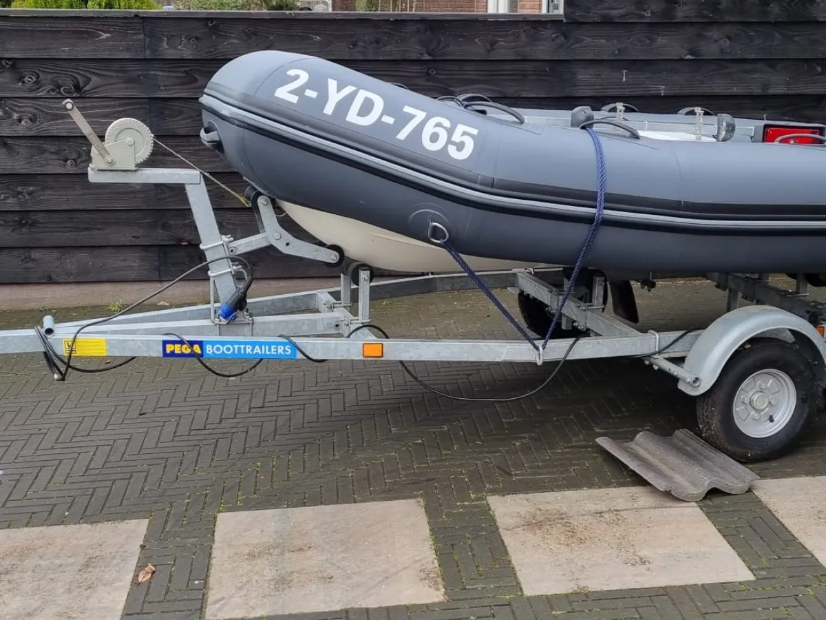 Polyester RIB Brig F300