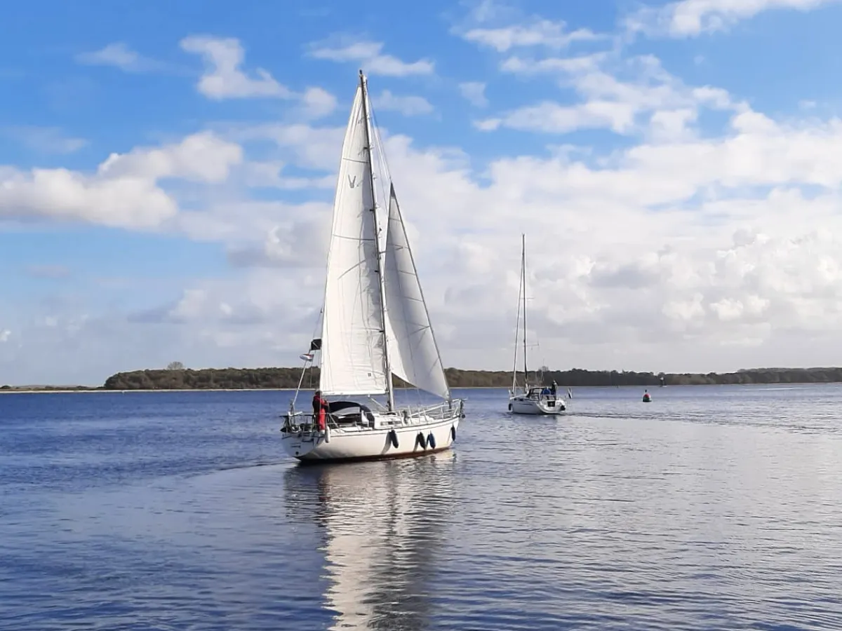 Polyester Sailboat Victoire 933