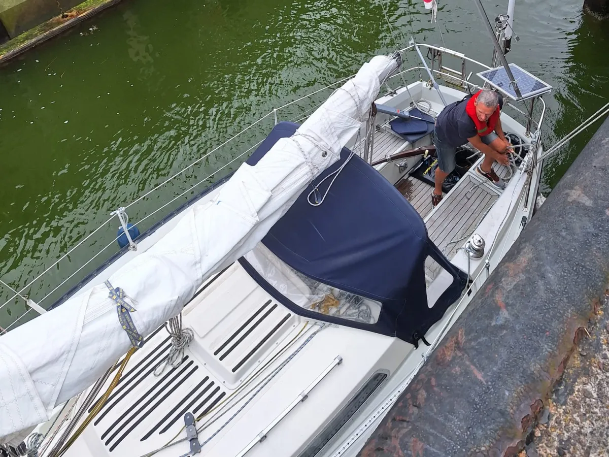 Polyester Sailboat Victoire 933