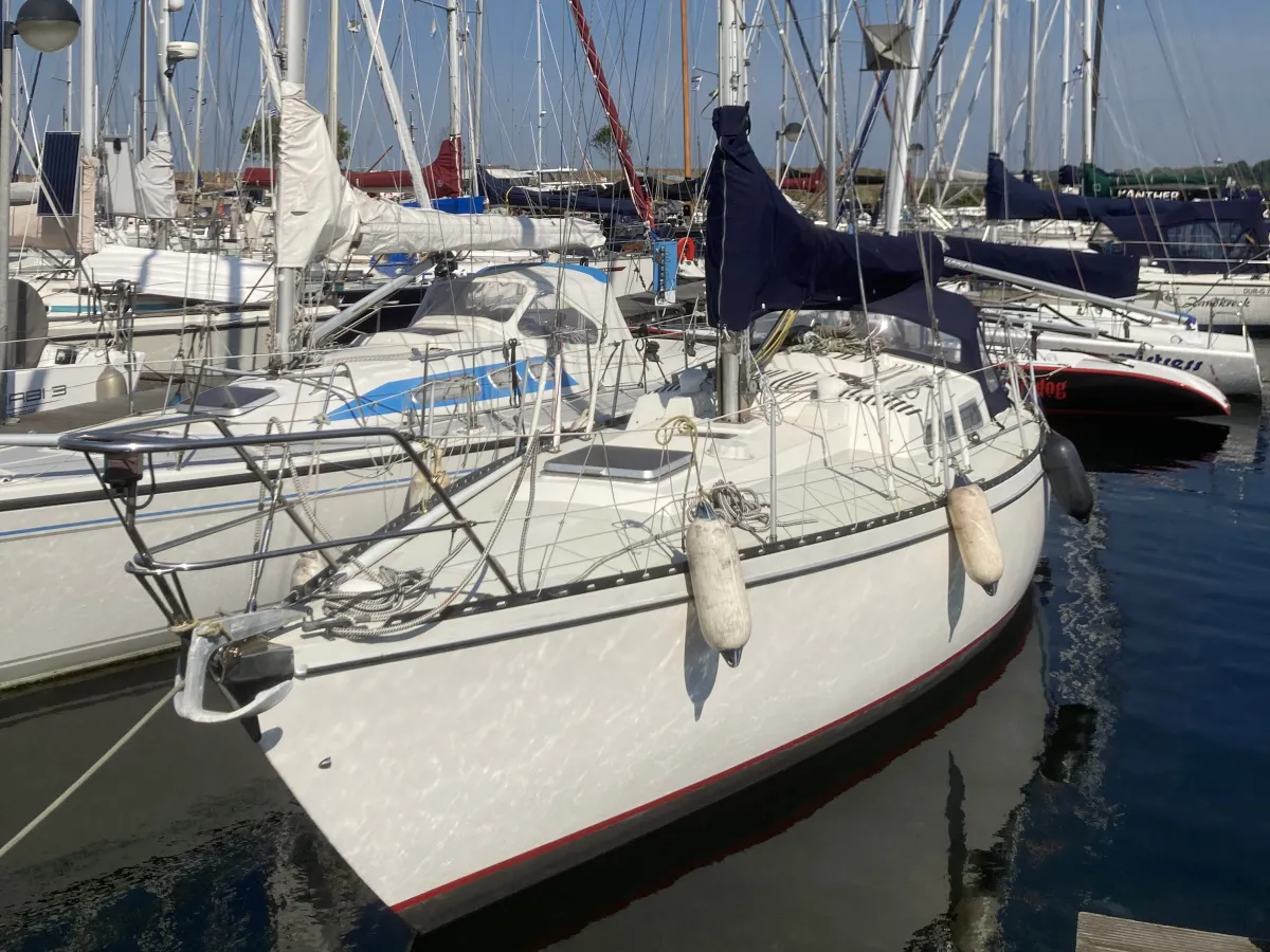 Polyester Sailboat Victoire 933