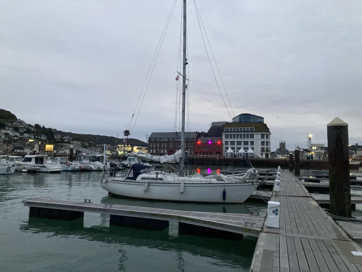 Polyester Sailboat Victoire 933
