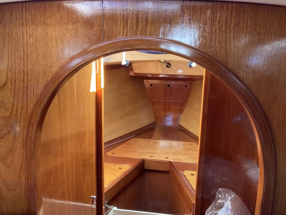 Polyester Sailboat Victoire 933