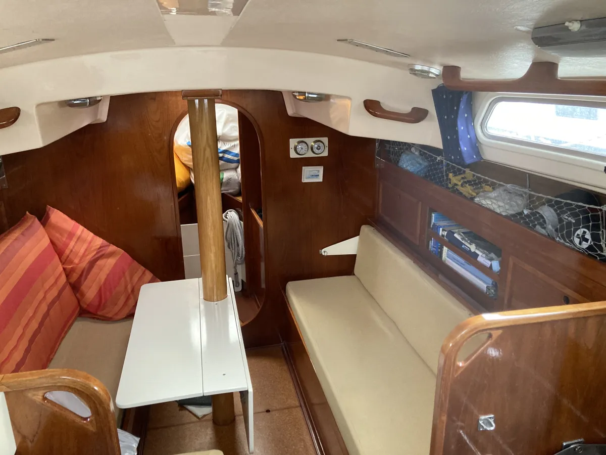 Polyester Sailboat Victoire 933