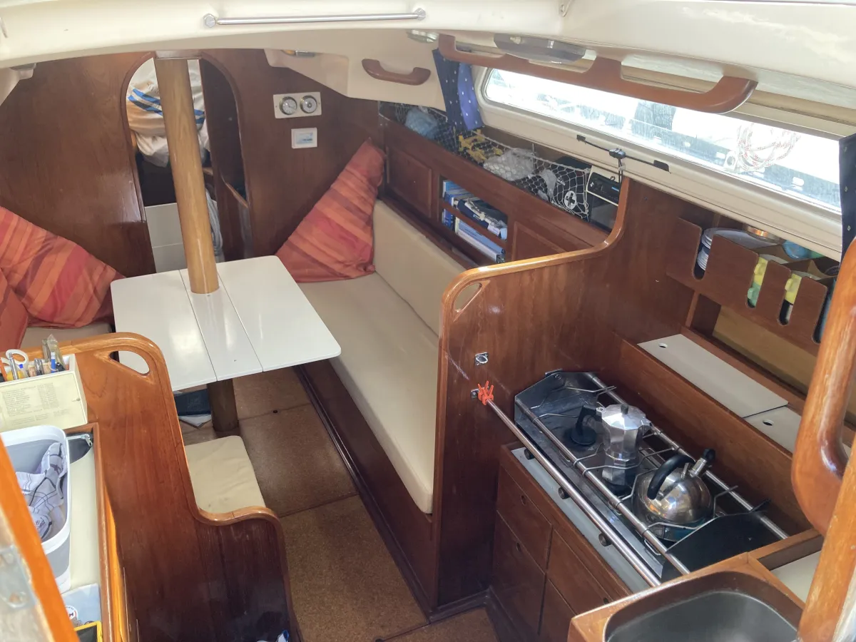 Polyester Sailboat Victoire 933