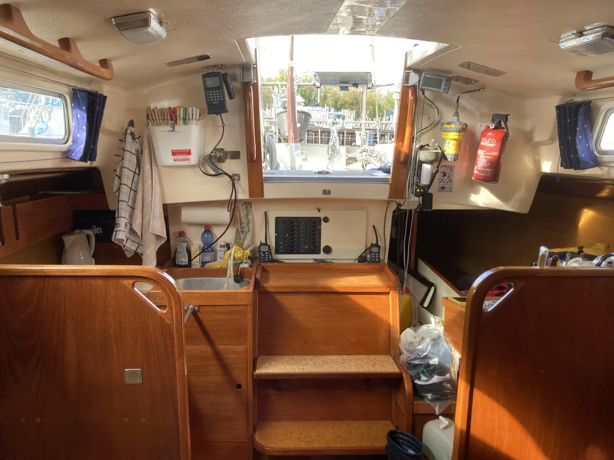 Polyester Sailboat Victoire 933
