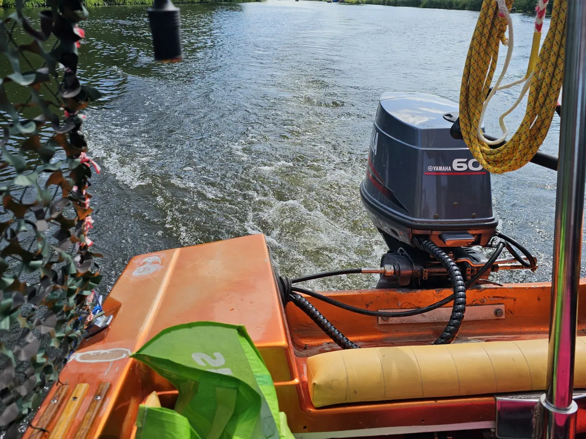 Polyester Schnellboot Glastron Bow