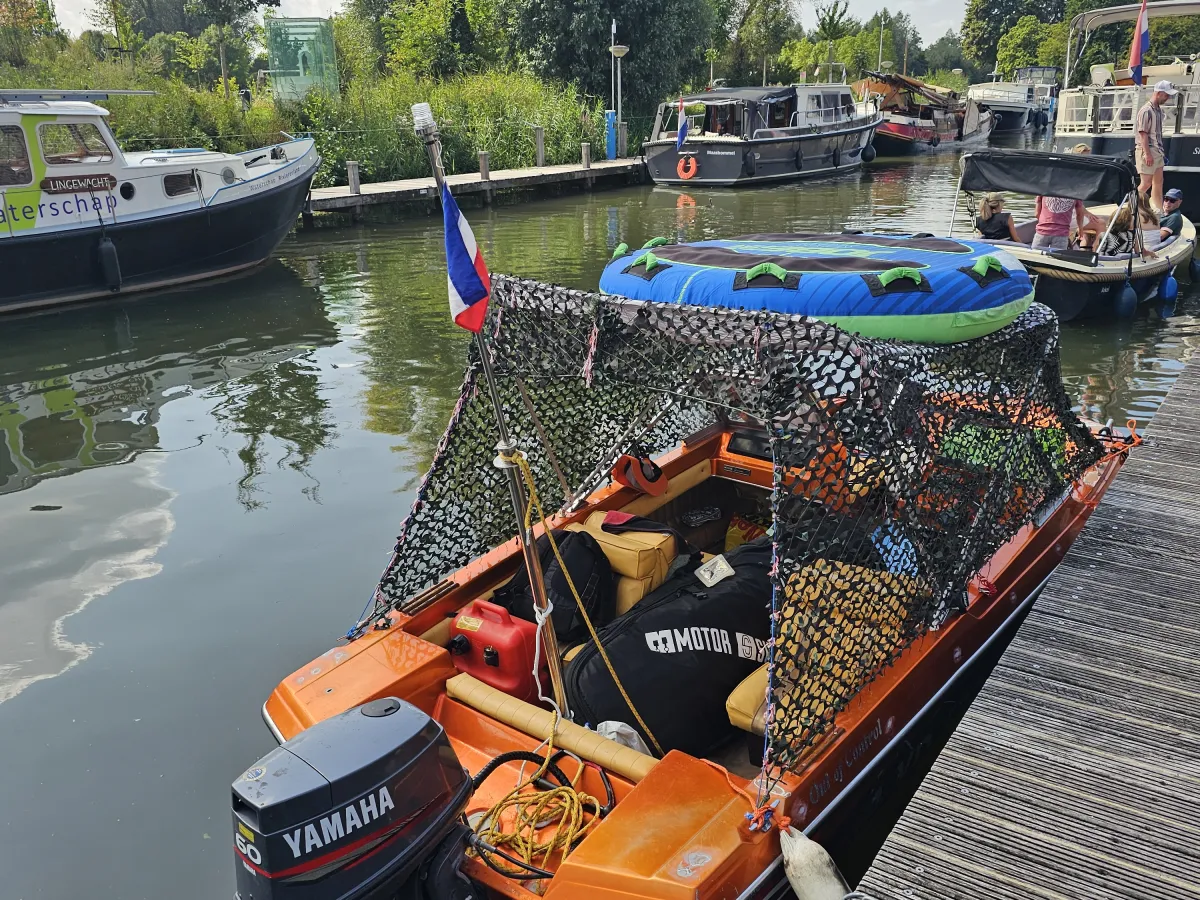 Polyester Schnellboot Glastron Bow