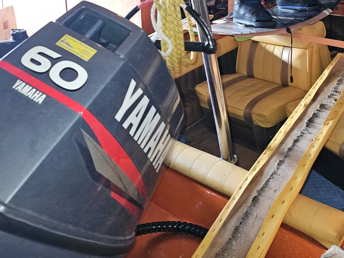 Polyester Schnellboot Glastron Bow