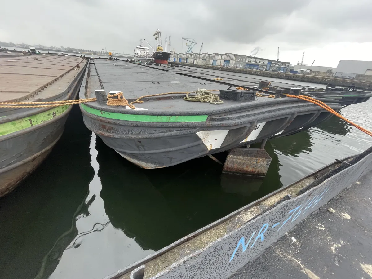 Staal Werkboot Dekschuit 300