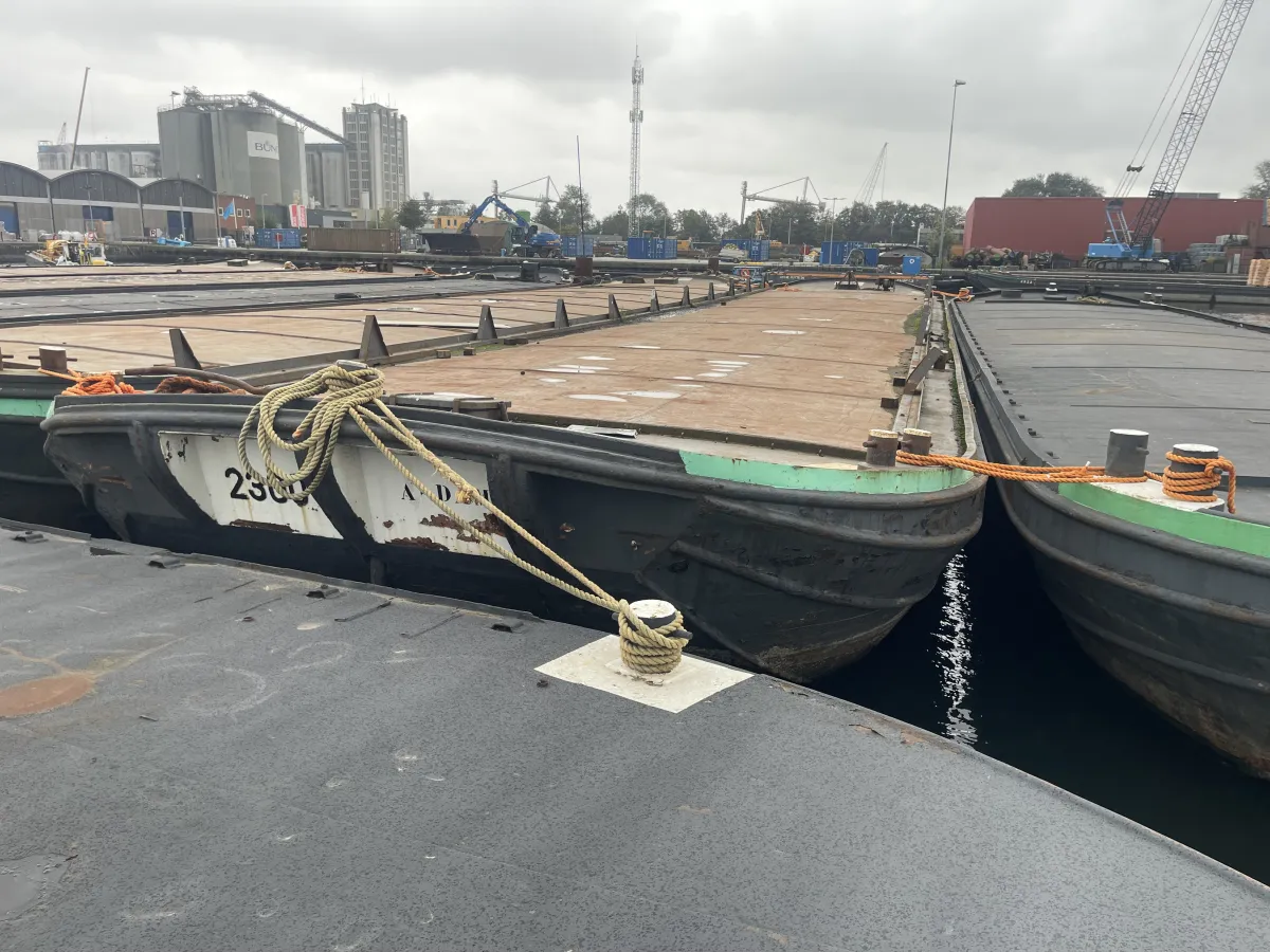 Staal Werkboot Dekschuit 2300