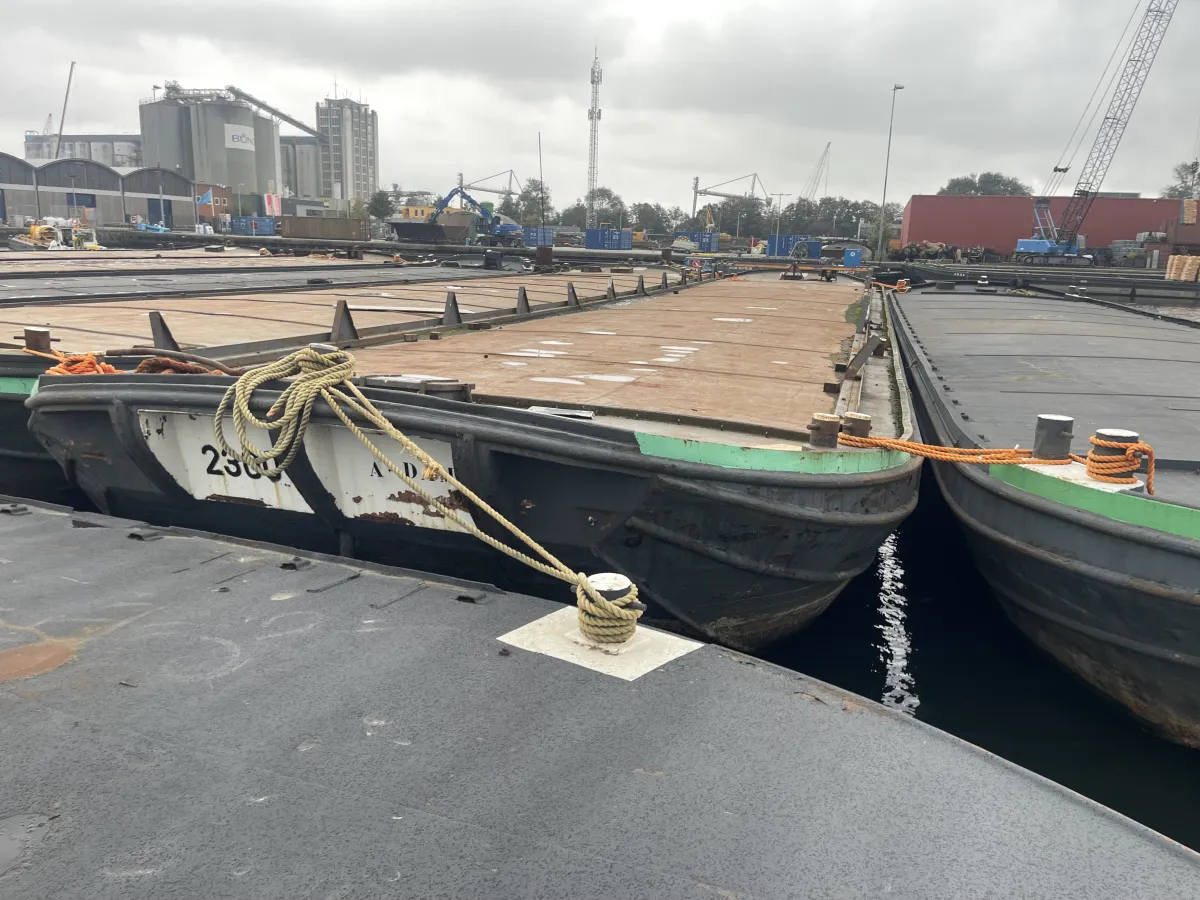 Staal Werkboot Dekschuit 2300