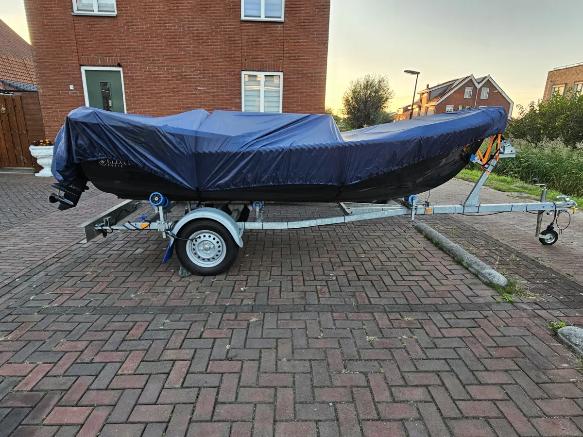 Polyester Sloep Elegance 430