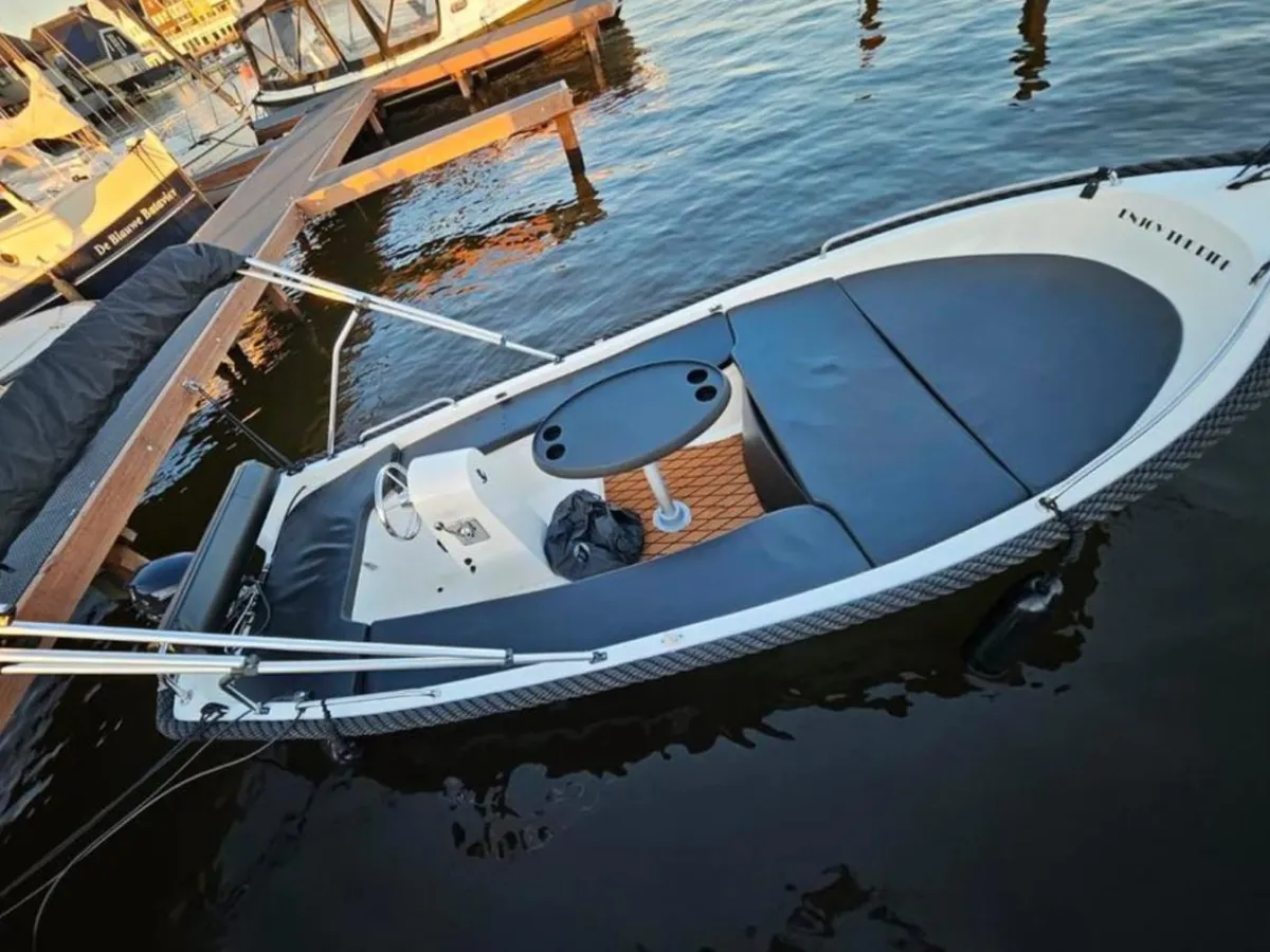 Polyester Sloep Elegance 430